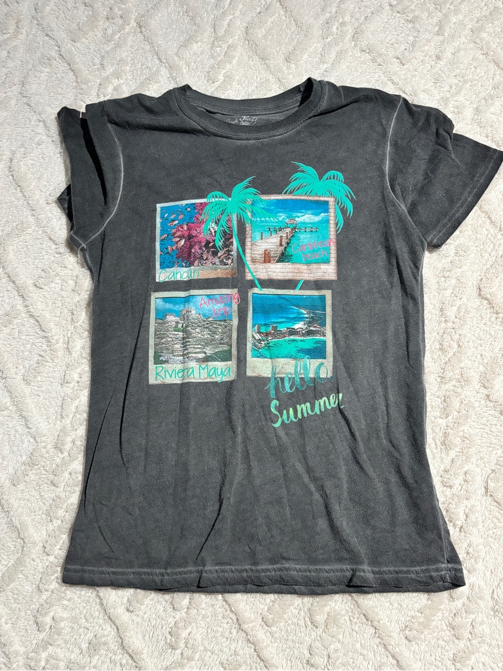 graphic tee small